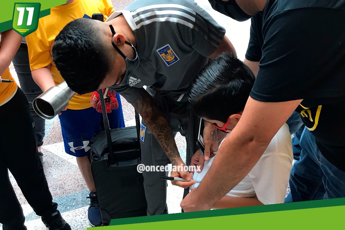 La llegada de Tigres en McAllen para el amistoso ante Chivas