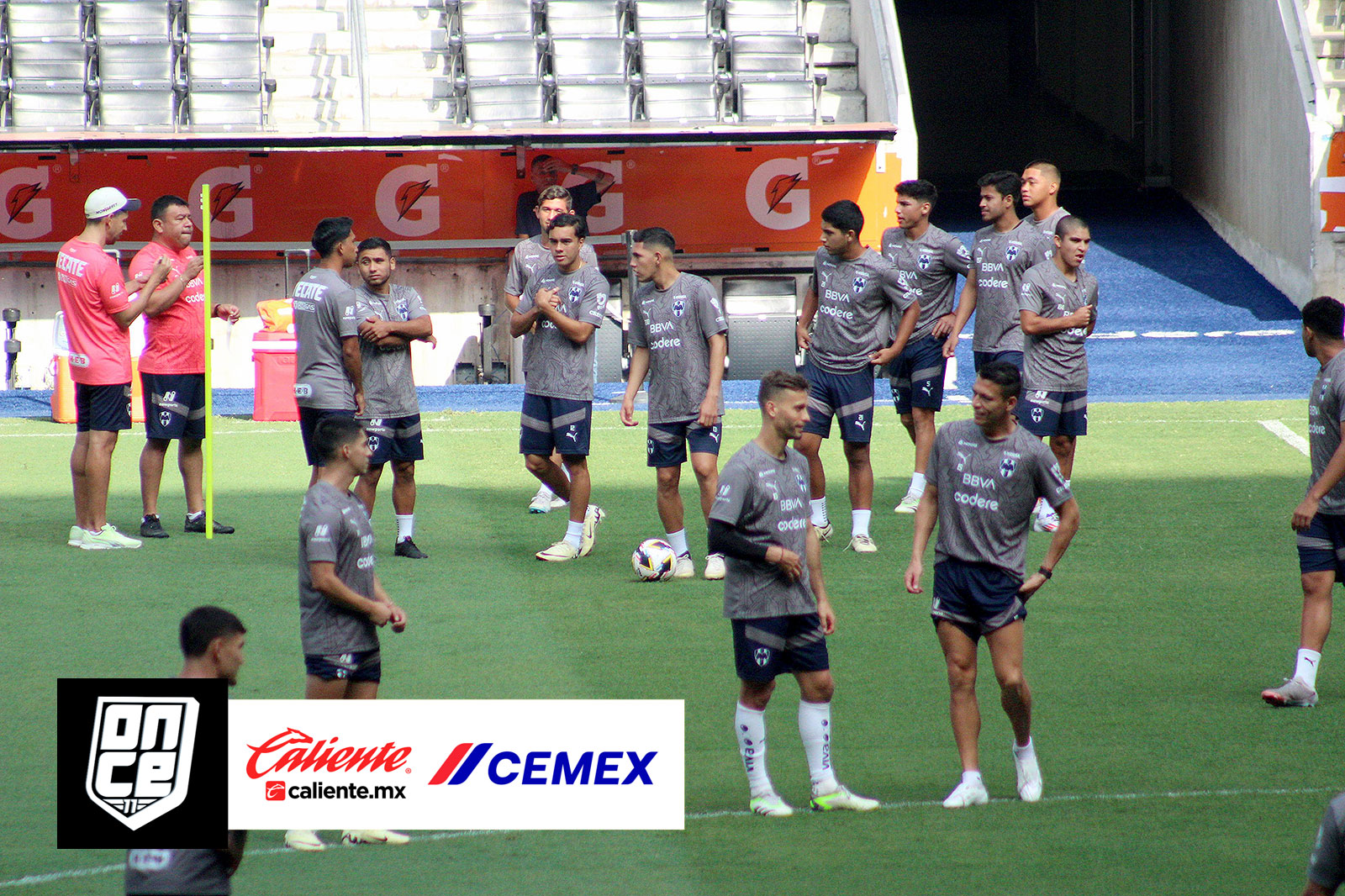 Entrenamiento abierto de Rayados en el Estadio BBVA