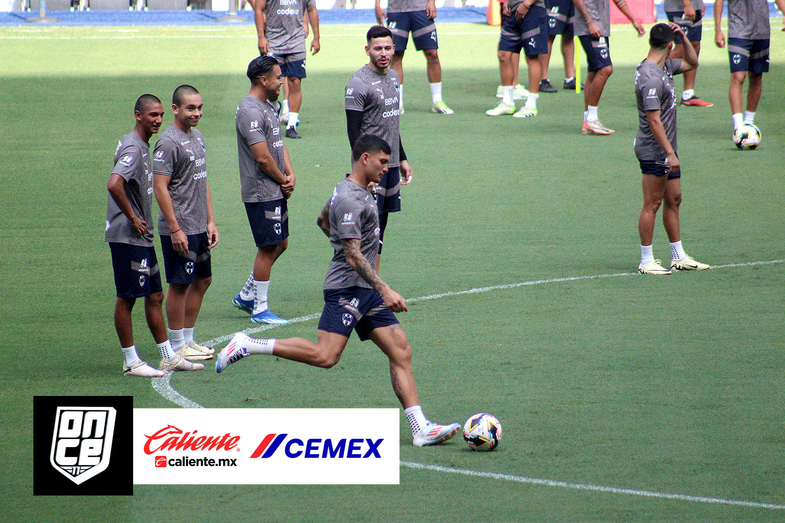 Entrenamiento abierto de Rayados en el Estadio BBVA