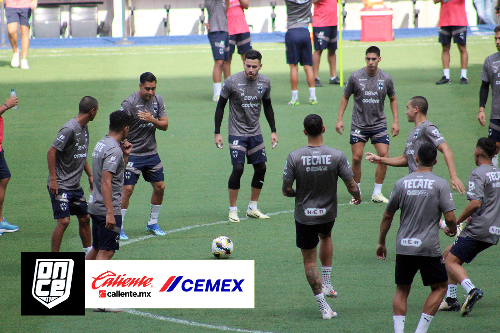Entrenamiento abierto de Rayados en el Estadio BBVA