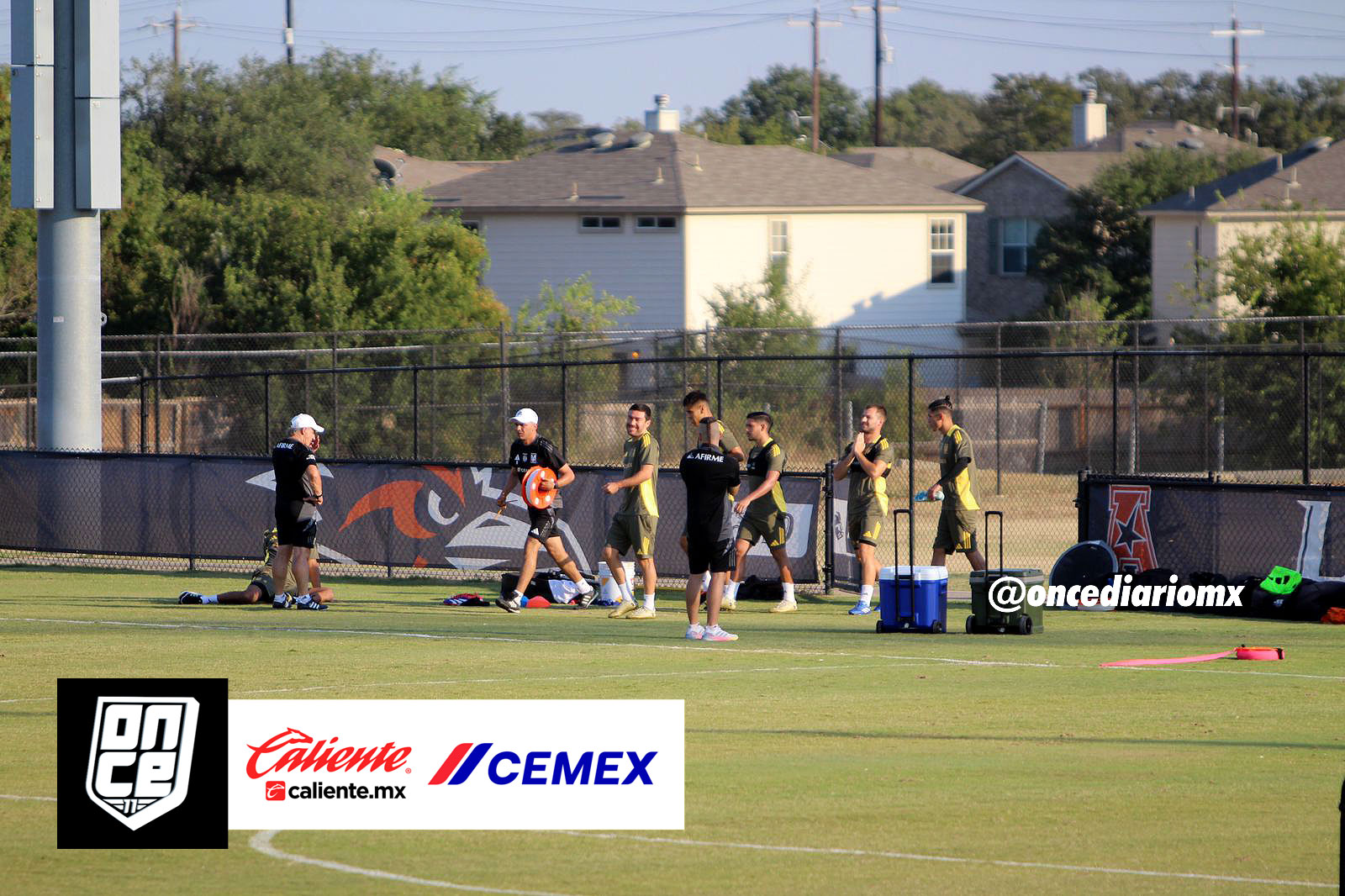 Entrenamiento previo al Clásico Regio 138 en San Antonio, Texas