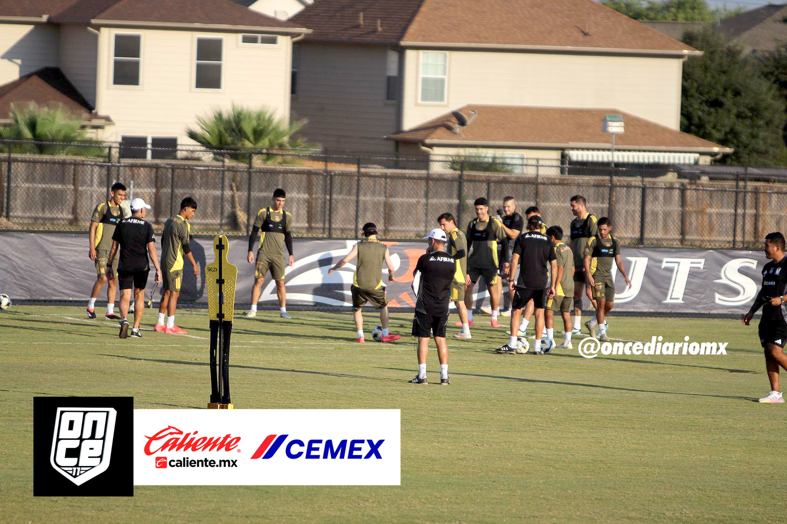 Entrenamiento previo al Clásico Regio 138 en San Antonio, Texas