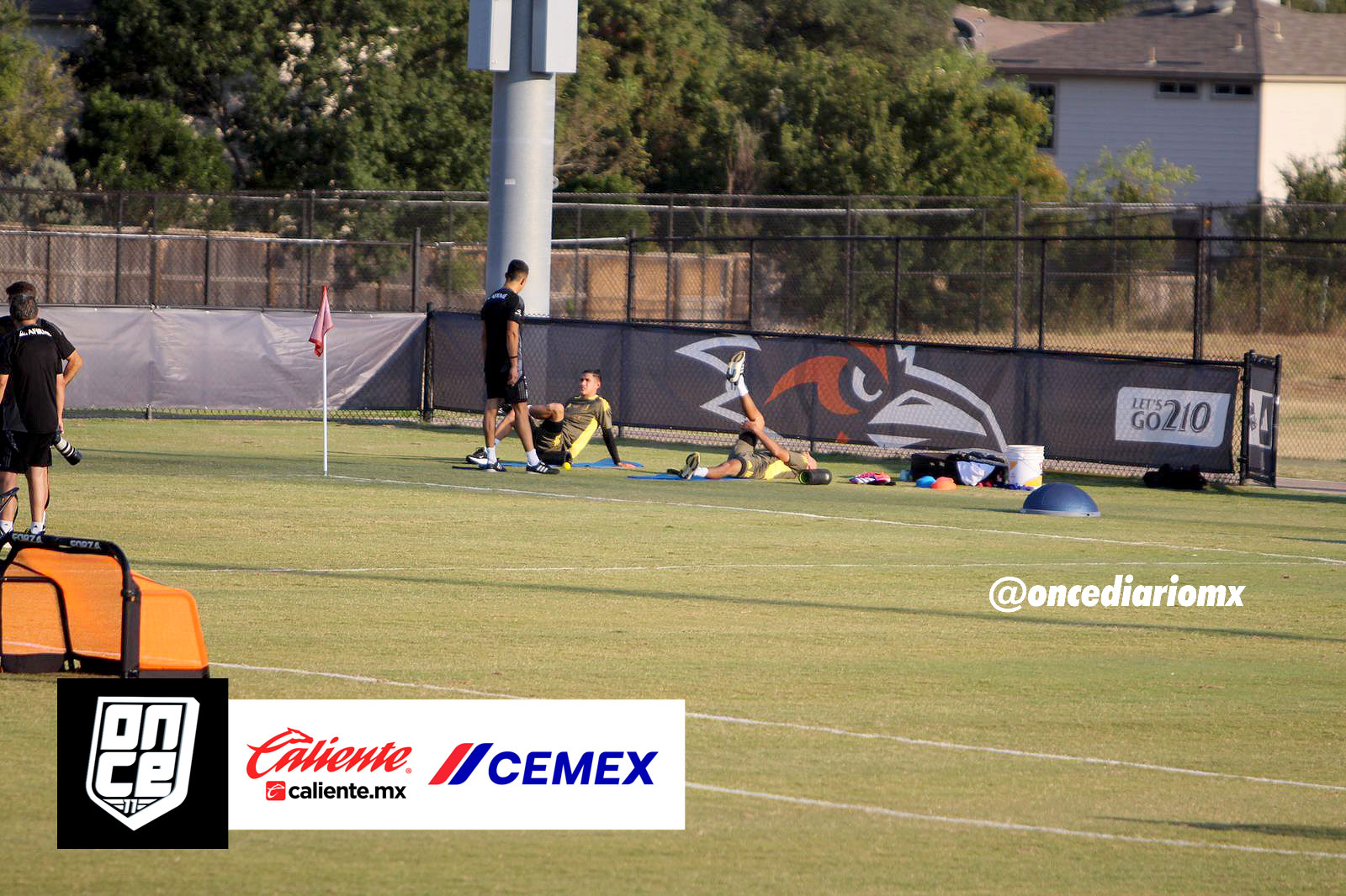 Entrenamiento previo al Clásico Regio 138 en San Antonio, Texas